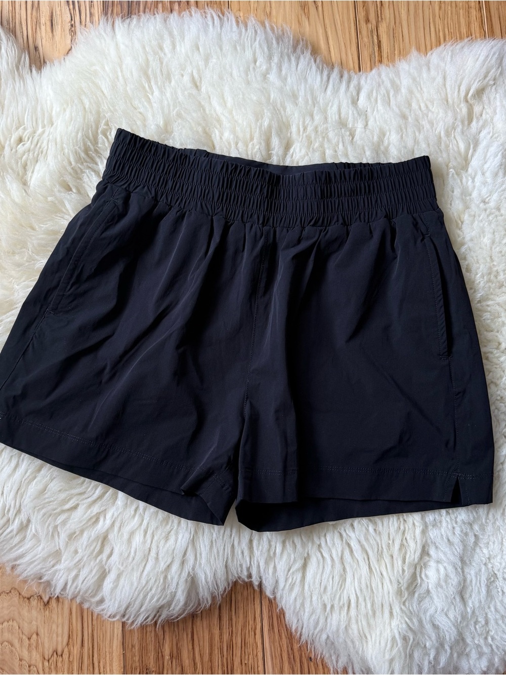 Kit and Ace Black Chloe Essential 3.5” Shorts